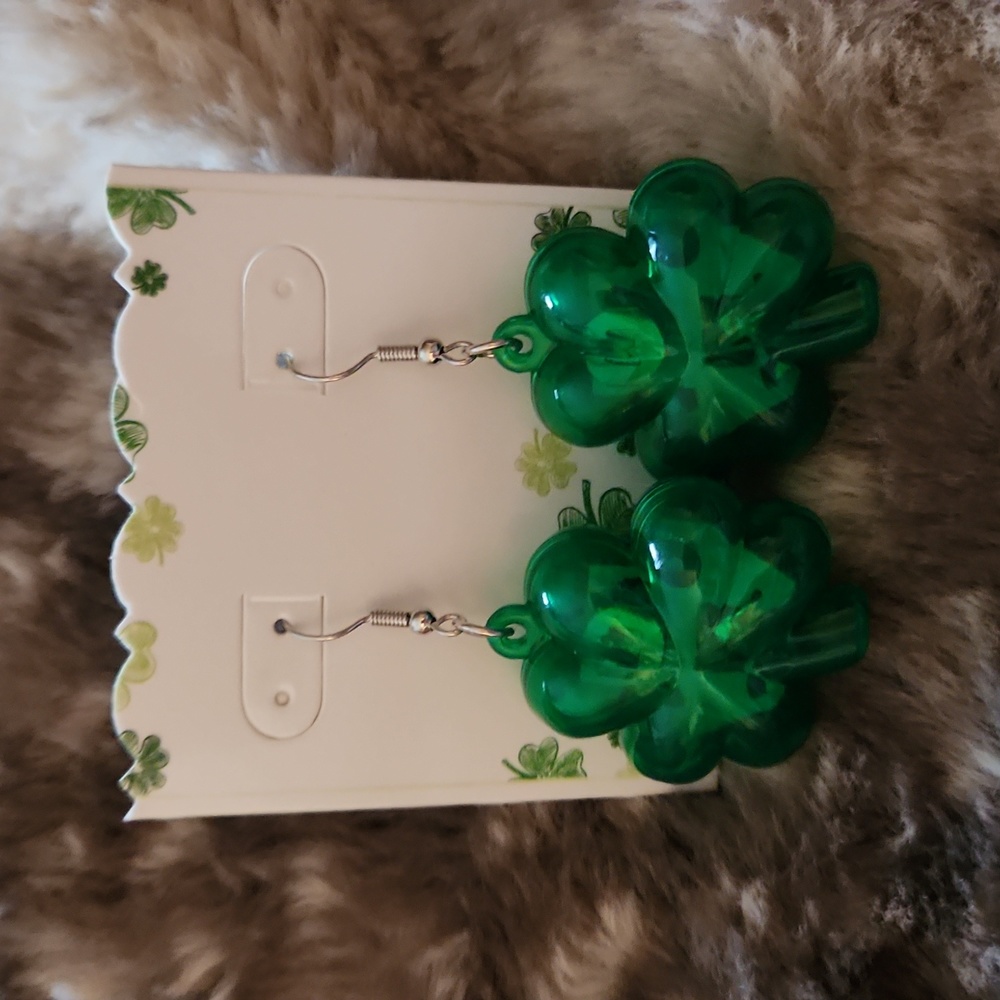 Flashing shamrock earrings